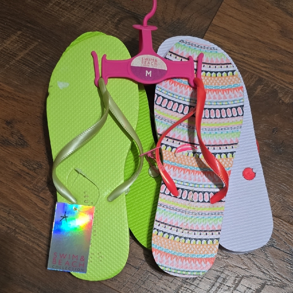 2 Pairs Green & White Sandals Casual Summer Comfort Sz 7/8